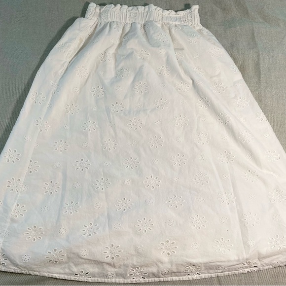 Universal Thread White Eyelet A-Line Skirt - Picture 6 of 8